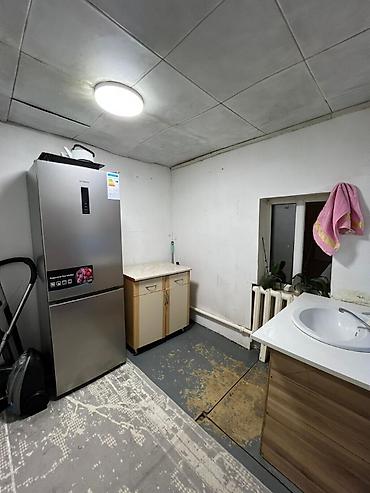 Продажа коттеджей и домов: 🏡 Продаётся небольшой дом в Бишкеке 📍 Район: Аламединский рынок 🛏 3 — 7