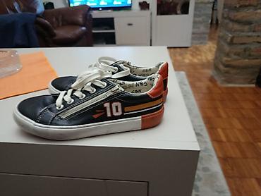 Patike: Prodajem kožne dečije patike marke Ciciban u odličnom stanju, jednom — 5