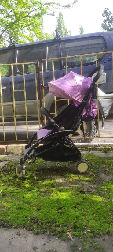 детская коляска viki: Коляска, цвет - Фиолетовый, Б/у