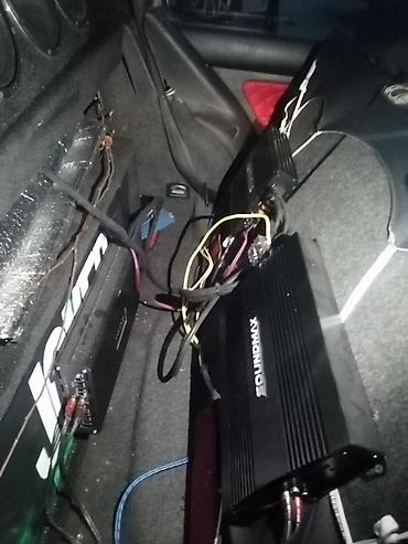 5250: Avtomobil üçün tam səs sistemi paketi - Subwoofer: Baqajda qapalı — 4