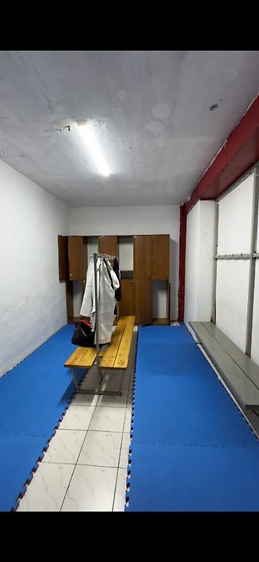 Продажа другой коммерческой недвижимости: 🏢 Продаётся цокольное помещение — 430 м² 📍 Бишкек, 2-я линия от — 2
