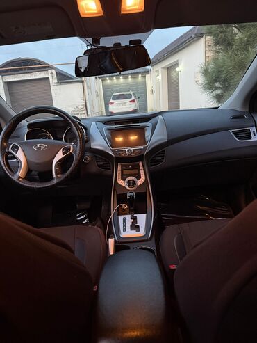 Hyundai: Hyundai Elantra: 1.6 l | 2012 il Sedan — 5