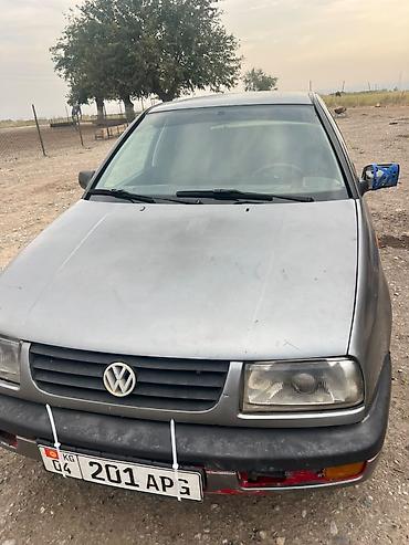 Volkswagen Vento: 1993 г., 1.8 л, Механика, Бензин, Седан