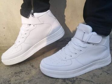 Women's Sneakers and athletic shoes: 2200 — 21