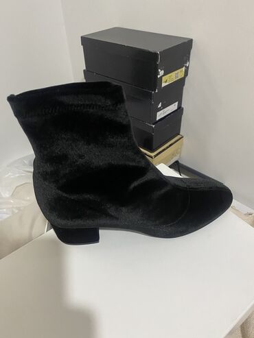 Salonke: Salonke, 36 — 9