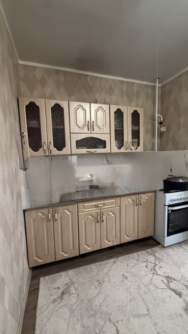 правильное расположение кухонной мебели: Кухонный гарнитур в классическом стиле - Материал фасадов: МДФ с