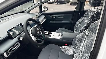 машина электрические: Электромобиль GAC Aion Y (кроссовер/MPV, 5 дверей), белый цвет кузова — 9