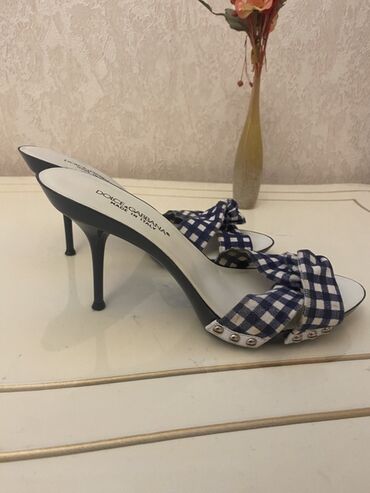 Tuflilər: İki cüt qadın ayaqqabısı və uyğun çanta dəsti 1) Lolita Botti leopard — 36