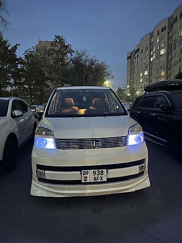Toyota Voxy: 2002 г., 2 л, Автомат, Бензин, Минивэн