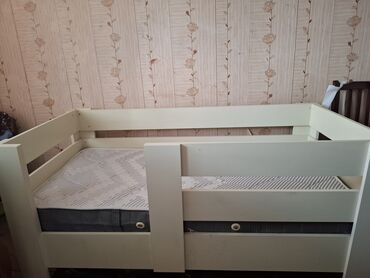 uşaq carpayısı: Oğlan və qız üçün, İşlənmiş, Çarpayı, Bazasız, Matras ilə, Siyirməsiz