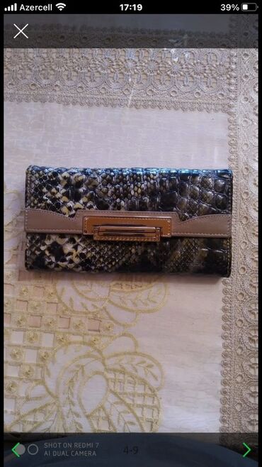 Çantalar: Şaftalı rəngli, düzbucaqlı formalı klaç çantası. Çanta qızılı rəngli — 3