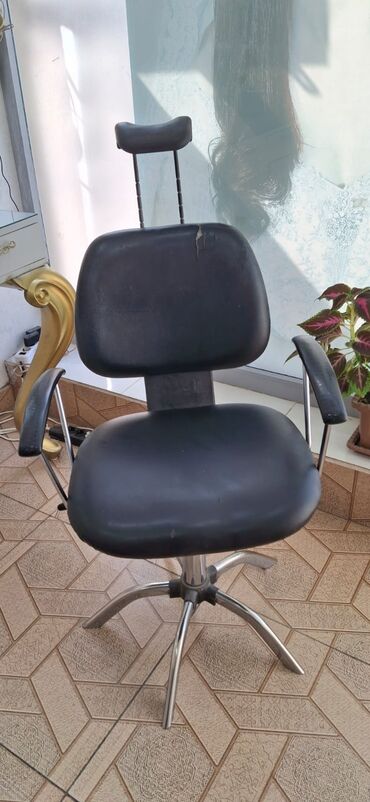 Giriş qapıları: Uz-qas kreslo(salon kreslosu)satılır 80 AZNe.Unvan Masazır(³