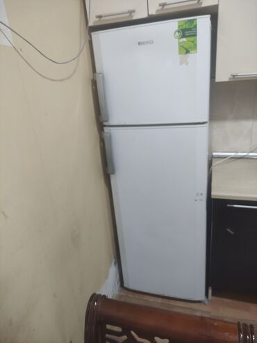 İçki texnikası: İşlənmiş 2 qapılı Beko Soyuducu Satılır, rəng - Ağ