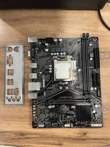 ddr4 оперативка: Материнская плата, Б/у, Gigabyte, LGA1200, Mini-ATX, Для ПК