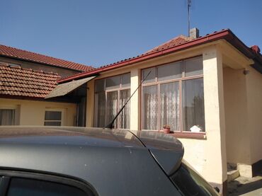 Kuće na prodaju: 100 kv. m, 3 sobe — 3