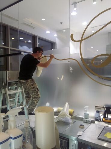 Građevinarstvo i rekonstrukcija: Lepljenje peskirnih folija na staklo — 13