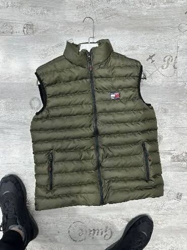 Prsluci: Muski prsluci
S M L XL XXL
Cena 3500 din — 10