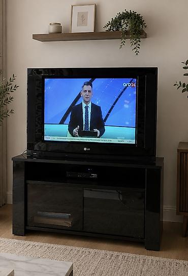 ТВ и видео: TV LG əla vəziyyətdə heç bir problemi yoxdur. 77 ekran təcili 45 man — 1