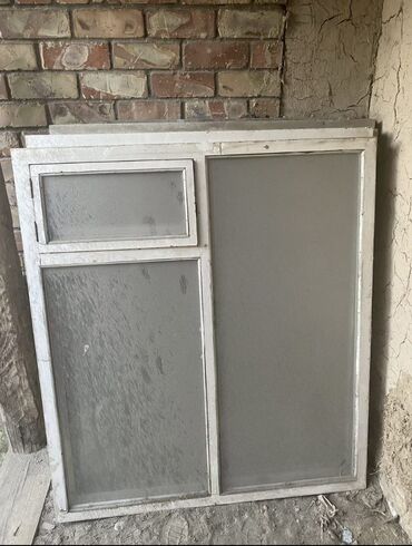 продам окна бу: Деревянное окно, цвет - Белый, Б/у, 142 *125, Самовывоз