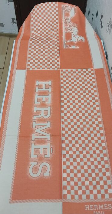 Digər aksesuarlar: Hermes şərfi, xanımlar üçün, təzədir, keyfiyyətlidir. Model: Hermès — 13