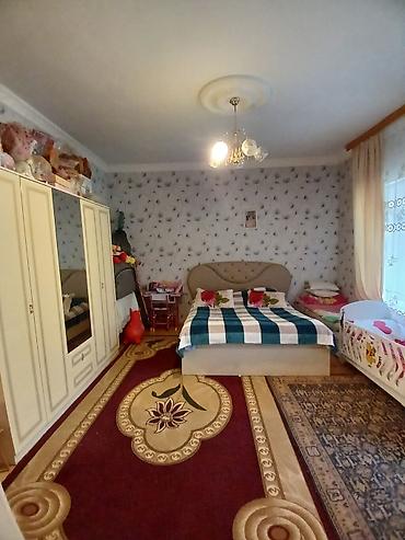 mansard tipli evler: Krasniseloda yerləşir 9 saylı poçtdan sağa qarabağ küçəsi ev 62 ev 3 — 3