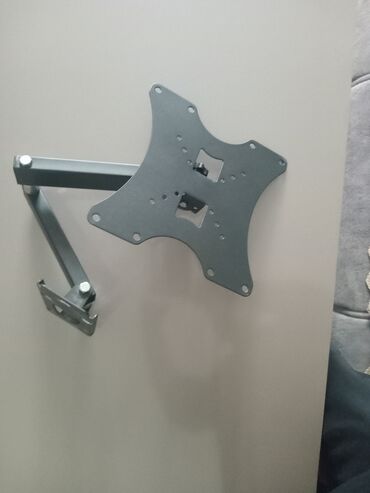 stul ustu kamputerler: Döşəmə üçün qolla divar üçlü monitor/TV asqısı - Material: möhkəm