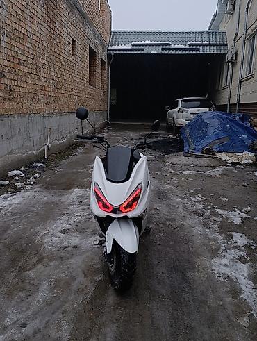 Скутеры: Скутер/мопед городского класса, белый, с агрессивной светодиодной — 16