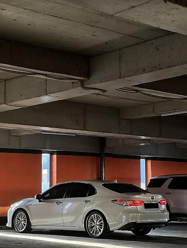 обмен 124: Toyota Camry: 2018 г., 2.5 л, Вариатор, Гибрид, Седан — 7