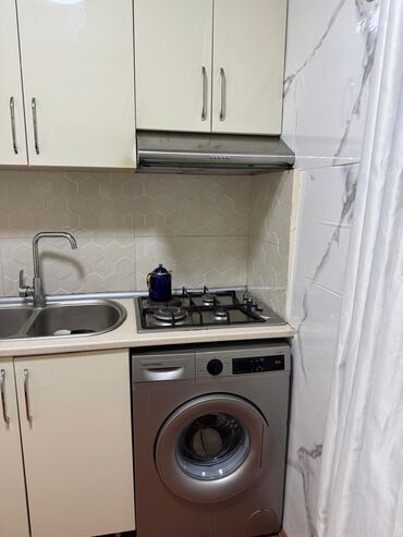 Uzunmüddətli kirayə mənzillər: Xanım ev yoldaşı axtarılır. Mənzil Bakıxanov qəsəbəsində mərkəzi yola — 19