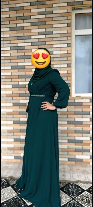 Women's Pants: Zərif uzun abaya/paltar – tünd yaşıl rəngdə. - Uzun, axıcı ətək