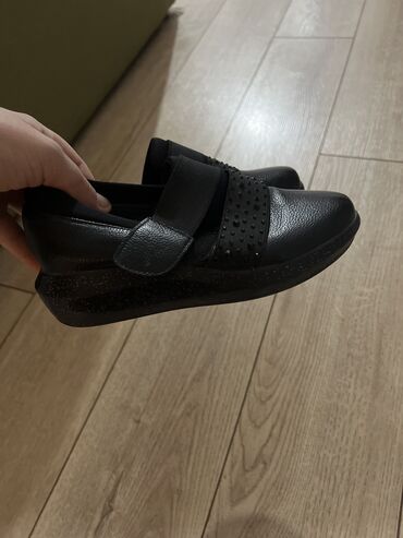 Обувь для девочки в идеальном состоянии 32 размер