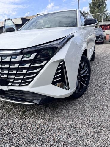 Changan: Changan UNI-Z, кроссовер-купе в белом цвете. Ключевые особенности