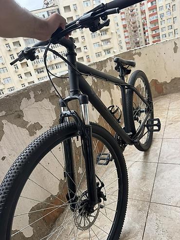 Şəhər və yüngül off-road üçün universal velosiped - Rəng: mat qara -