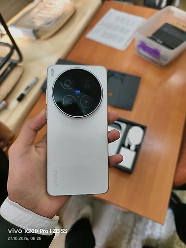 pixel 8a: Vivo X300 Ultra, Новый, 256 ГБ, цвет - Белый, 1 SIM, 2 SIM — 3