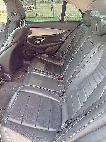 Mercedes-Benz: Mercedes-Benz E-Class: 2 l | 2017 il Sedan — 9