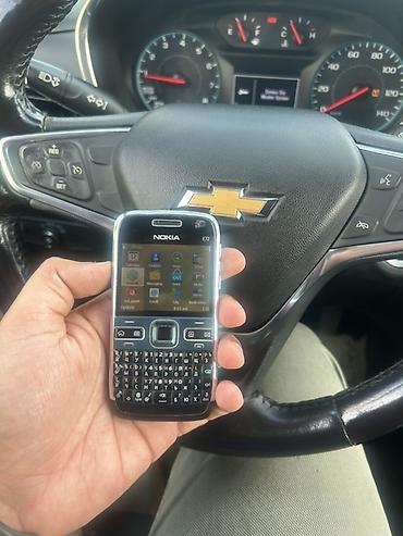 1984 kitab: Nokia E72 qwerty klaviaturalı klassik biznes telefon - Tam qwerty — 1