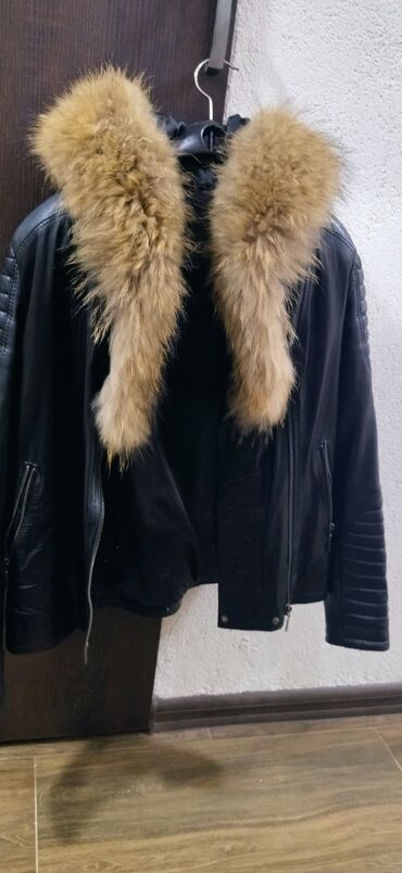 kratka jakna sa: Kozna jakna kupljena u Novi Pazar. L veličina. Kratko nosena, bez