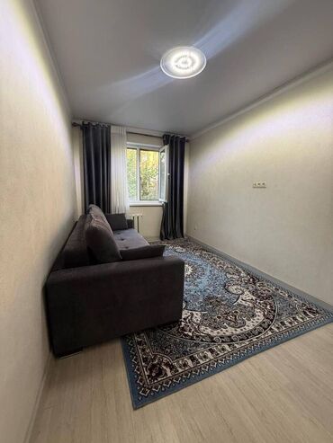 продаю 2х ком кв бишкеке без ремонта токтогул ткрусбекова: 2 комнаты, 44 м², 104 серия, 2 этаж, Евроремонт
