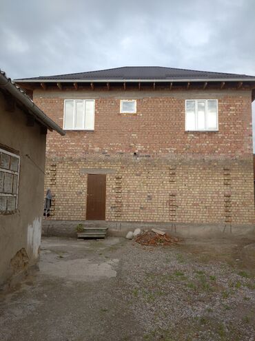 продается дом г бишкек: 180 м², 6 комнат, Требуется ремонт Без мебели