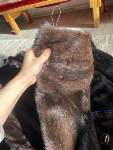 Шубы: Шуба из норки, классическая модель до колена. Характеристики: - — 4