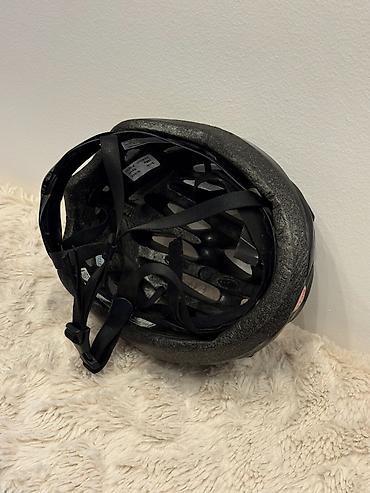Oprema za bicikliste: Na prodaju Bell kaciga za bicikl, trotinet ili rolere. Marka: Bell na lalafo.rs — 4 Oprema za bicikliste: Na prodaju Bell kaciga za bicikl, trotinet ili rolere. Marka: Bell — 4