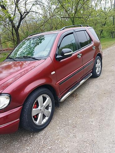 qirmizi masin: - Növ: SUV, 5 qapı - Korpus rəngi: tünd qırmızı/bordo - Salon: açıq — 7