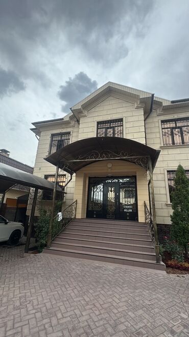 дом в центре: Үй, 350 кв. м, 8 бөлмө, Менчик ээси