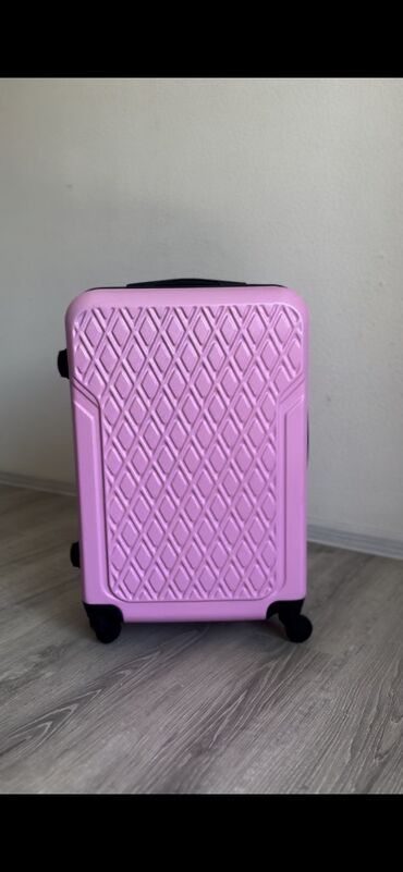 Çamadanlar: Cemi 1 defe istifade olunub. "M" razmerdi. Elaqe ucun wp — 7