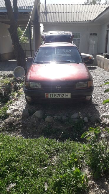 автозапчасти машины: Opel Astra: 1992 г., 1.8 л, Механика, Бензин, Универсал