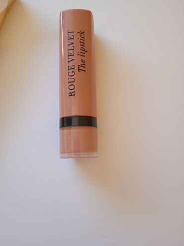 Šminka: Bourjois mat karmin 01 izuzetno dugotrajan, isprobana nijansa samo — 5