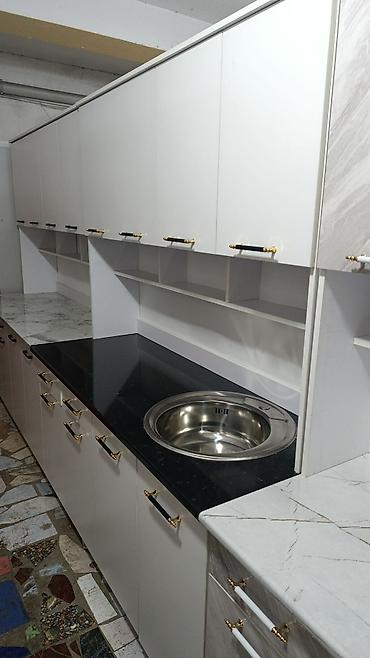 цвет кухонной мебели: Кухонные гарнитуры с фасадами под камень - Комплект включает нижние — 4