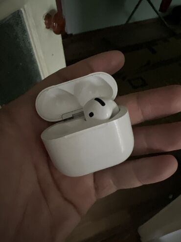 Наушники: Куплю левое ухо airpods 4 (версия без шумодава). Или продам кейс