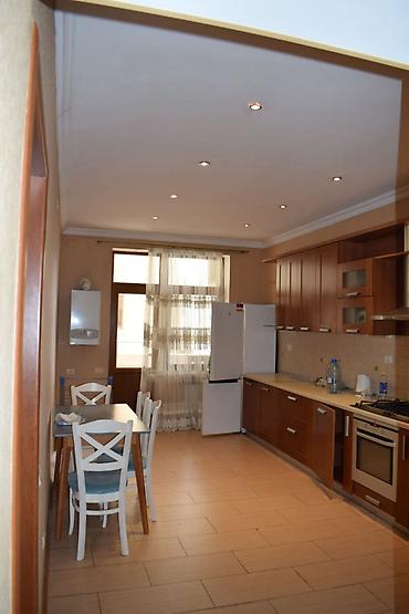 квартира в гяндже: 28may metrosu və Baku Medical Plaza yaninda 3 otaqli əla təmirli — 3