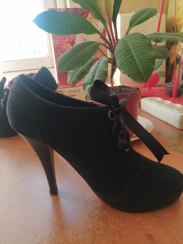 кожаные ботинки женские: Ботинки и ботильоны 35, цвет - Черный